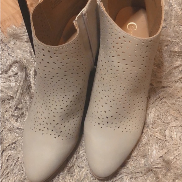 Cream Booties ♥️❣️ - Picture 4 of 4